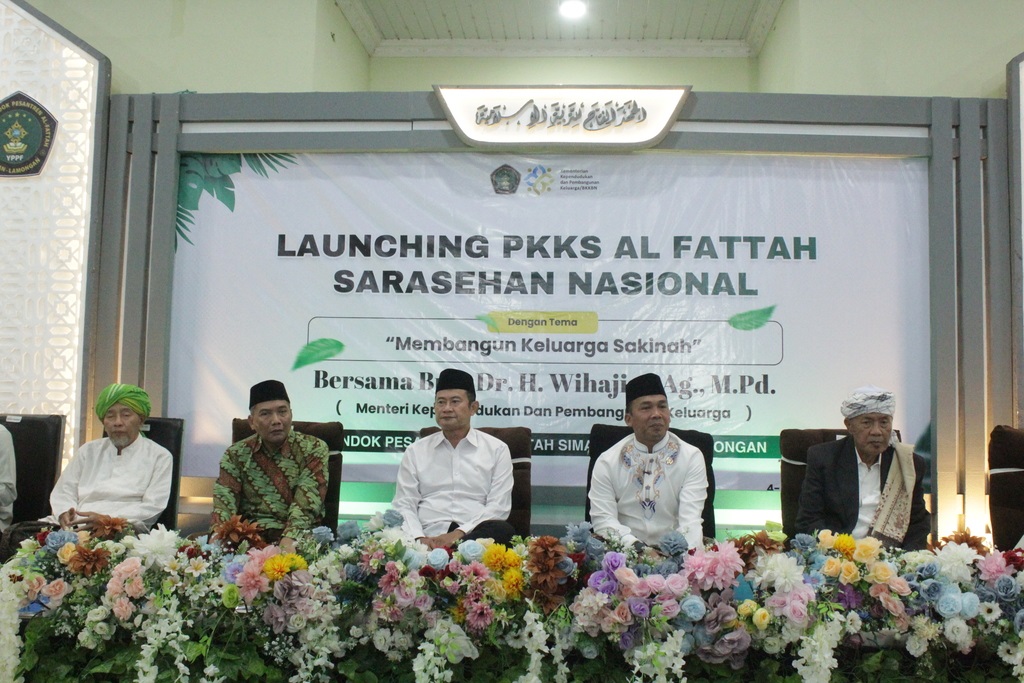 Menteri Kependudukan Dan Pembangunan Keluarga BKKBN ke Ponpes Al-Fattah Siman