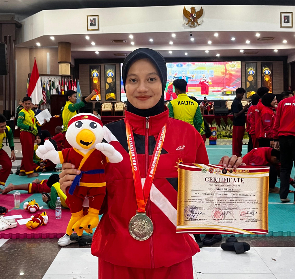 Mahasiswi Universitas Billfath Lamongan Sabet Juara Dunia di Kejuaraan Pencak Silat Internasional